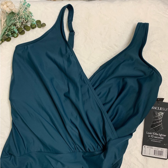 NWT Miraclesuit Plus Size Wire-Free Oceanus One-Piece - Picture 7 of 12